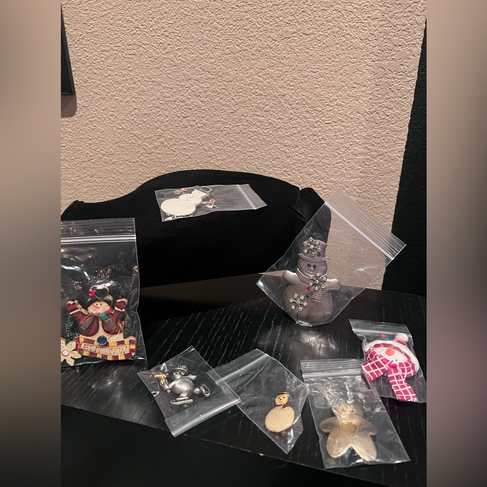 Christmas brooches set